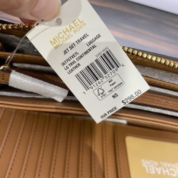 NWT MICHAEL Michael Kors Jet Set Travel Brown Wristlet - Picture 4 of 4